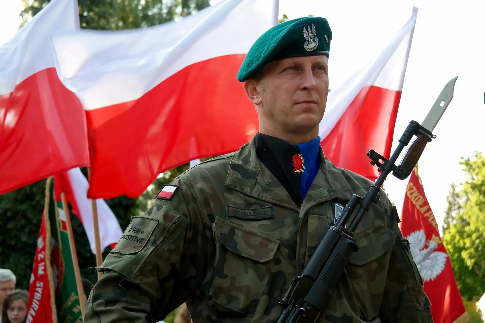 Польша находится в нато. Форма польской армии 2020. Солдат армии Польши. Польские войска.