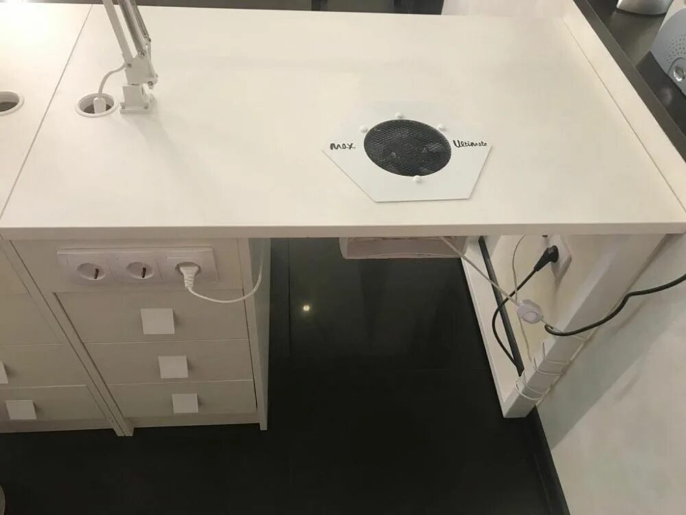 Маникюрный стол с вытяжкой вераксо. Стол для маникюра с вытяжкой. Вытяжка вераксо м550 в столе. Стол со встроенной вытяжкой. Стол со встроенной вытяжкой.