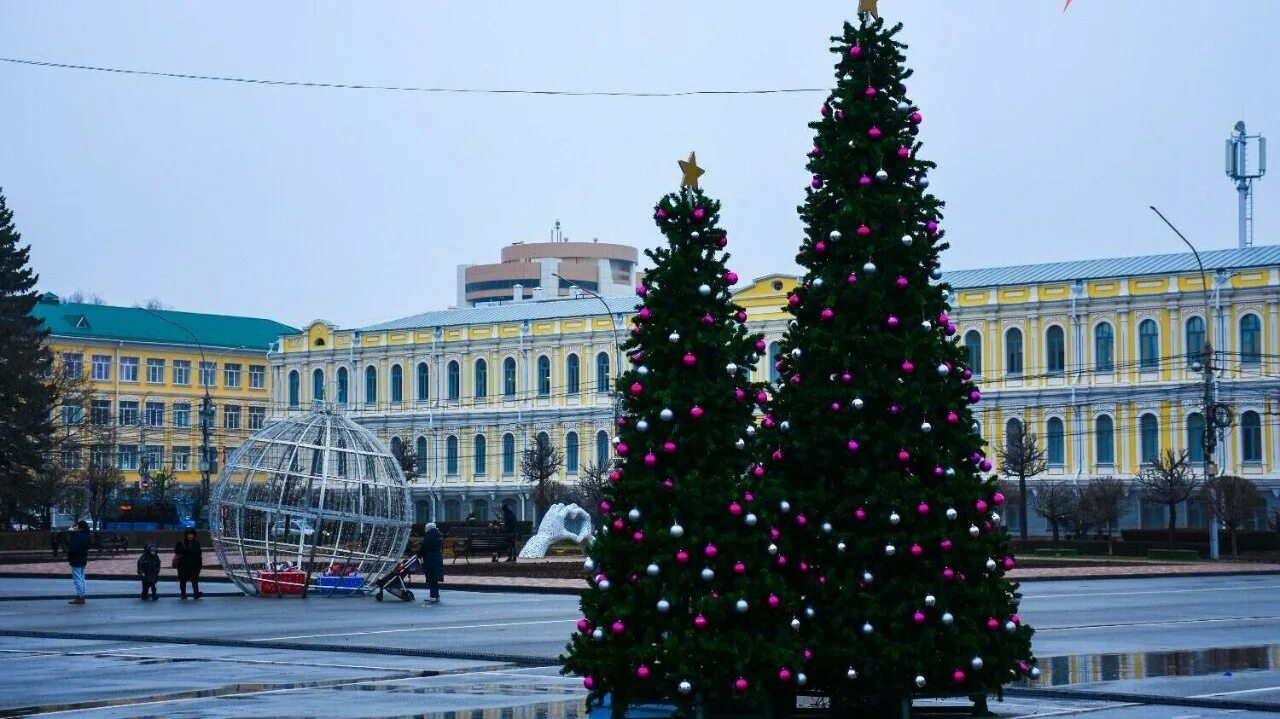 Ставрополь пл ленина. Площадь ленина ставрополь 2025. ставрополь площадь ленина новый год 2025. новогодний ставрополь площадь ленина. площадь ленина ставрополь фото.