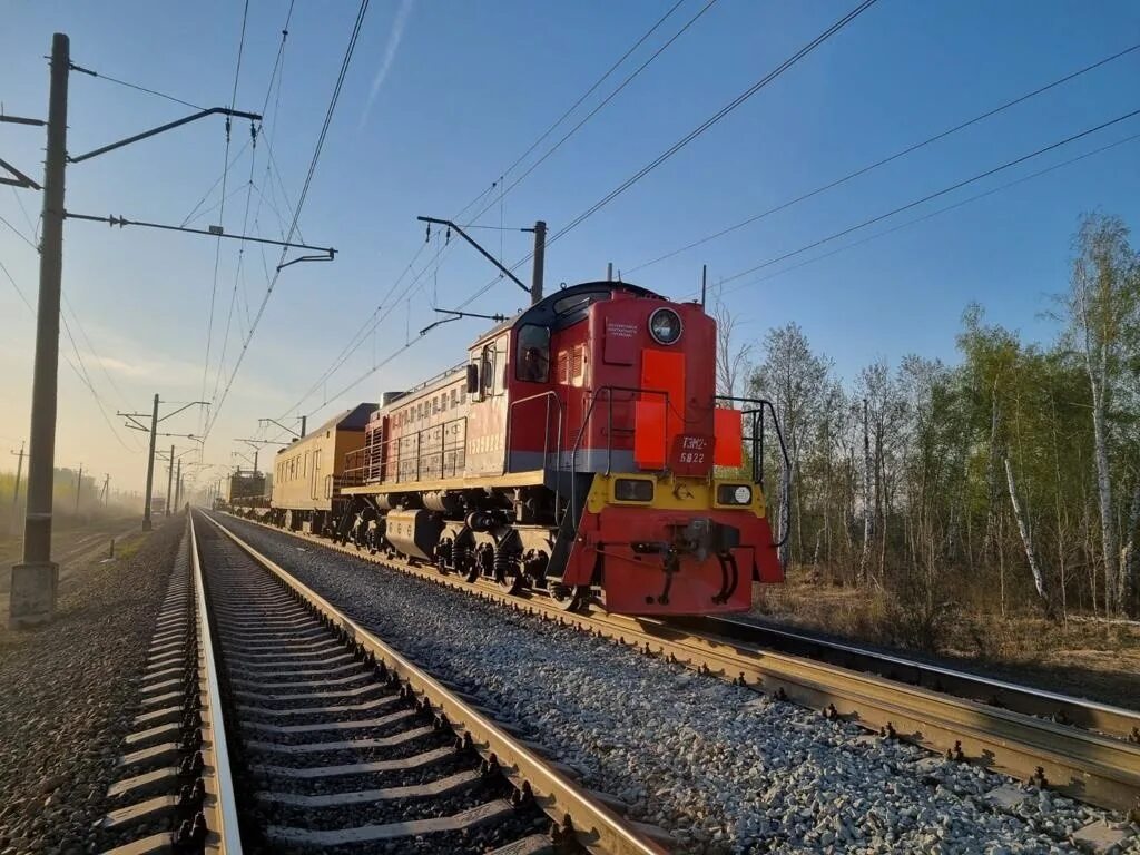 Железная дорога Новосибирск Кожурла. Поезд. Тепловоз на Железнодорожном перегоне. Рабочий поезд. Железные дороги алтайского края