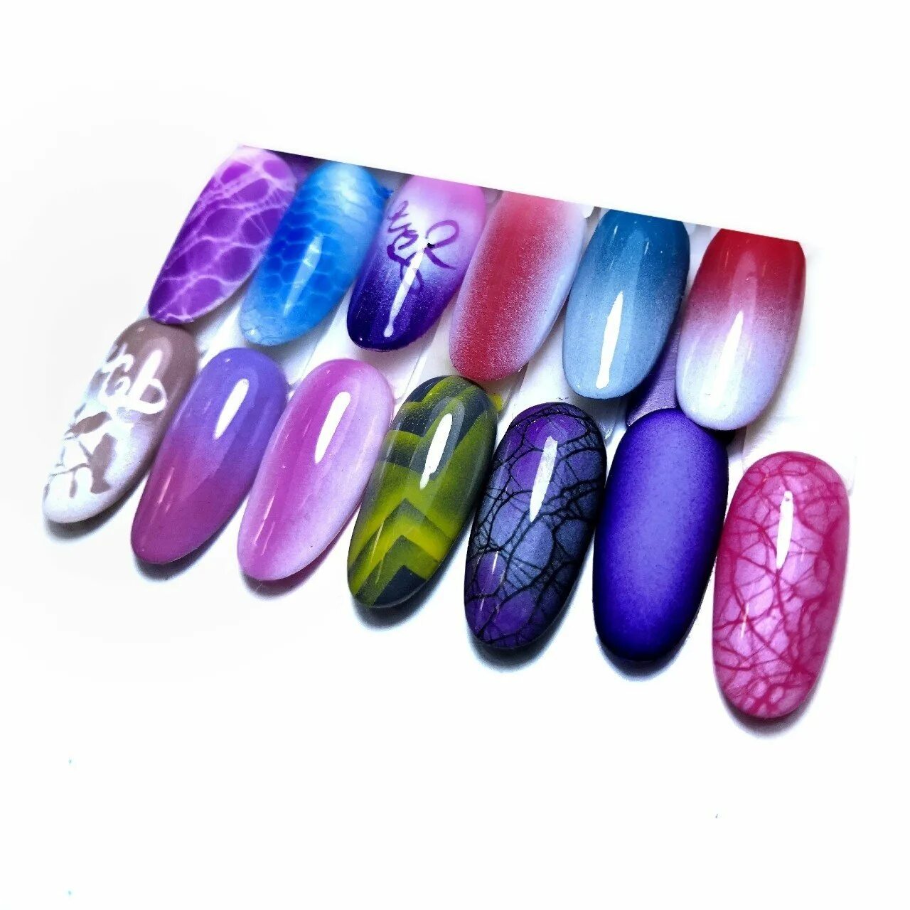 художественная роспись на ногтях. маникюр аэрографом. маникюр на короткие ногти аэрография. аэрограф для ногтей. дизайны аэрография.