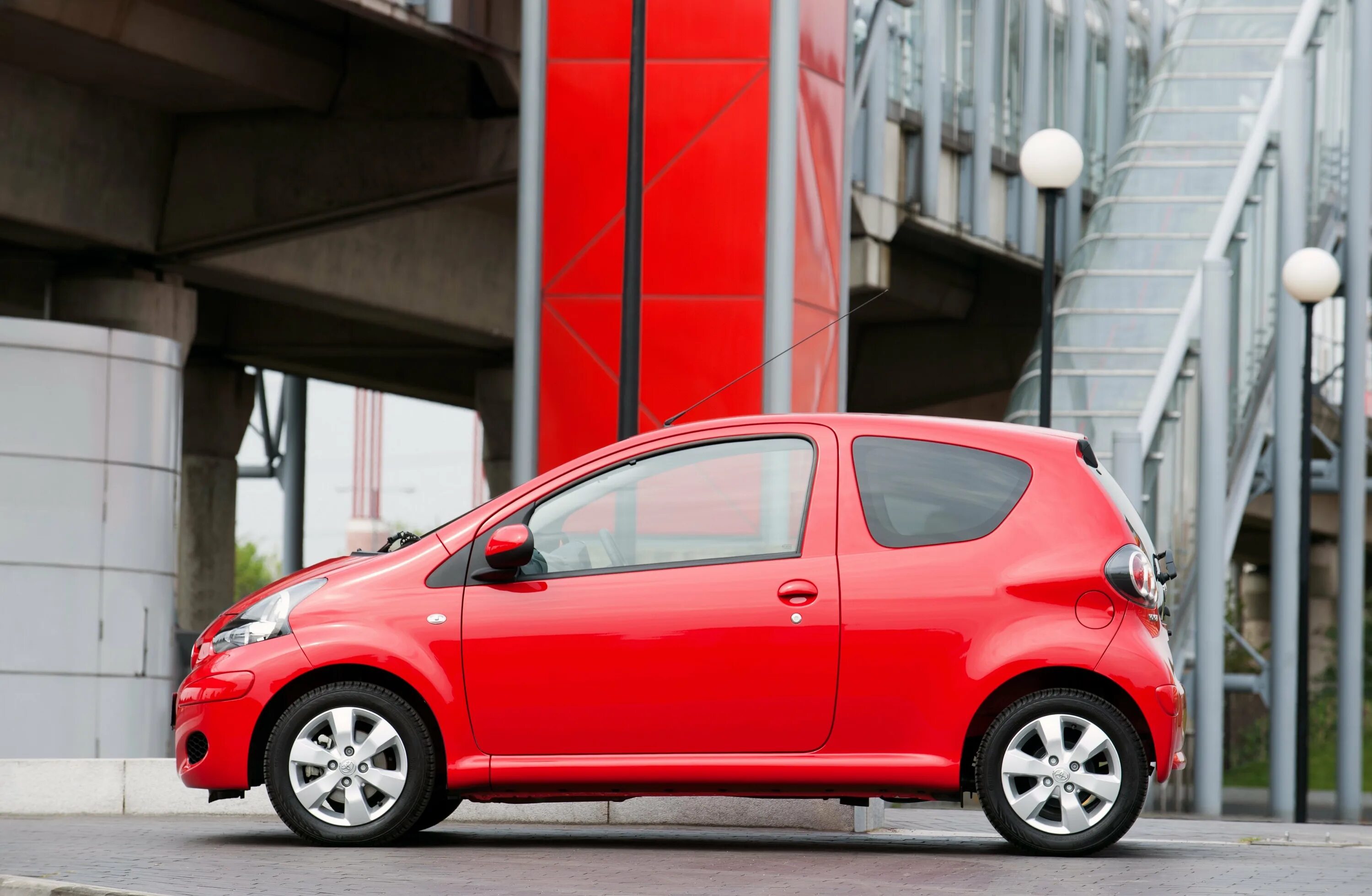 Видео 3 двери. Toyota Aygo. Toyota Aygo 2010. Тойота Айго 3. Тойота Айго 2012.