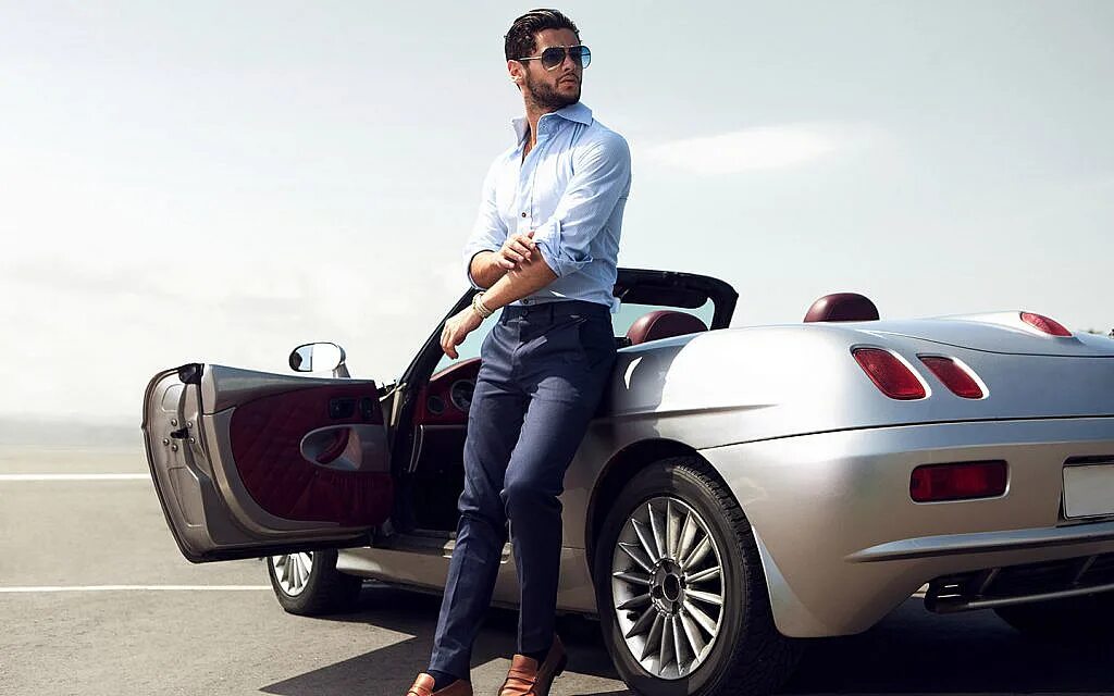 Luxury man car. Счастливый парень богатый лайф стайл. Businessman car. Businessman in Winter with car. That is car in the shop