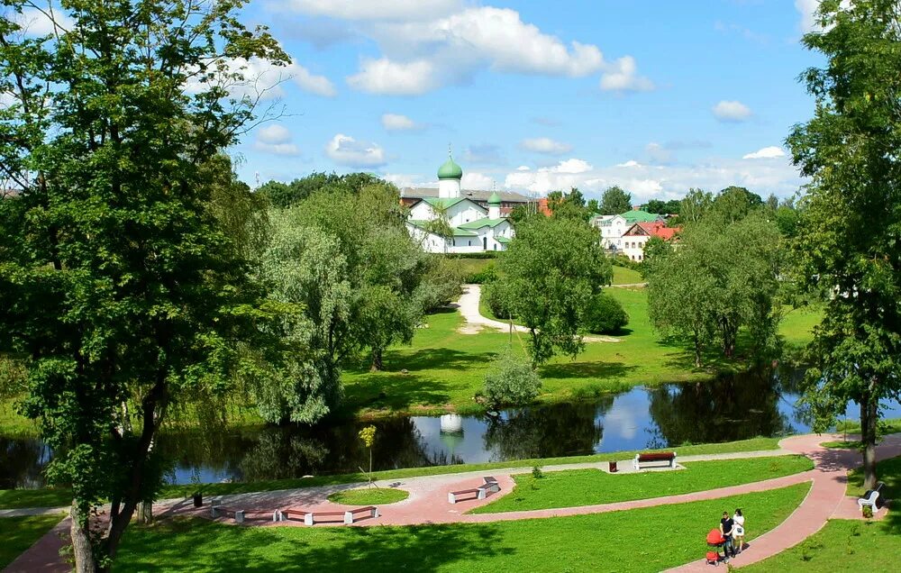 Июль псков. Июль псков. Дмитрия солунского псков довмонтов город. Церковь василия на горке в пскове. Псковский кром довмонтов город.