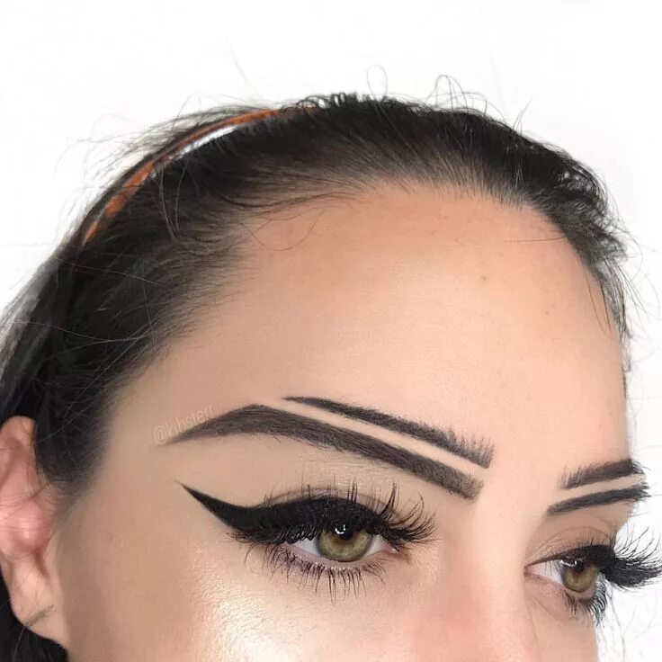 Brows ru. Необычная форма бровей. Красивые брови. Необычнаяфлрма бровей. Необычные красивые брови.