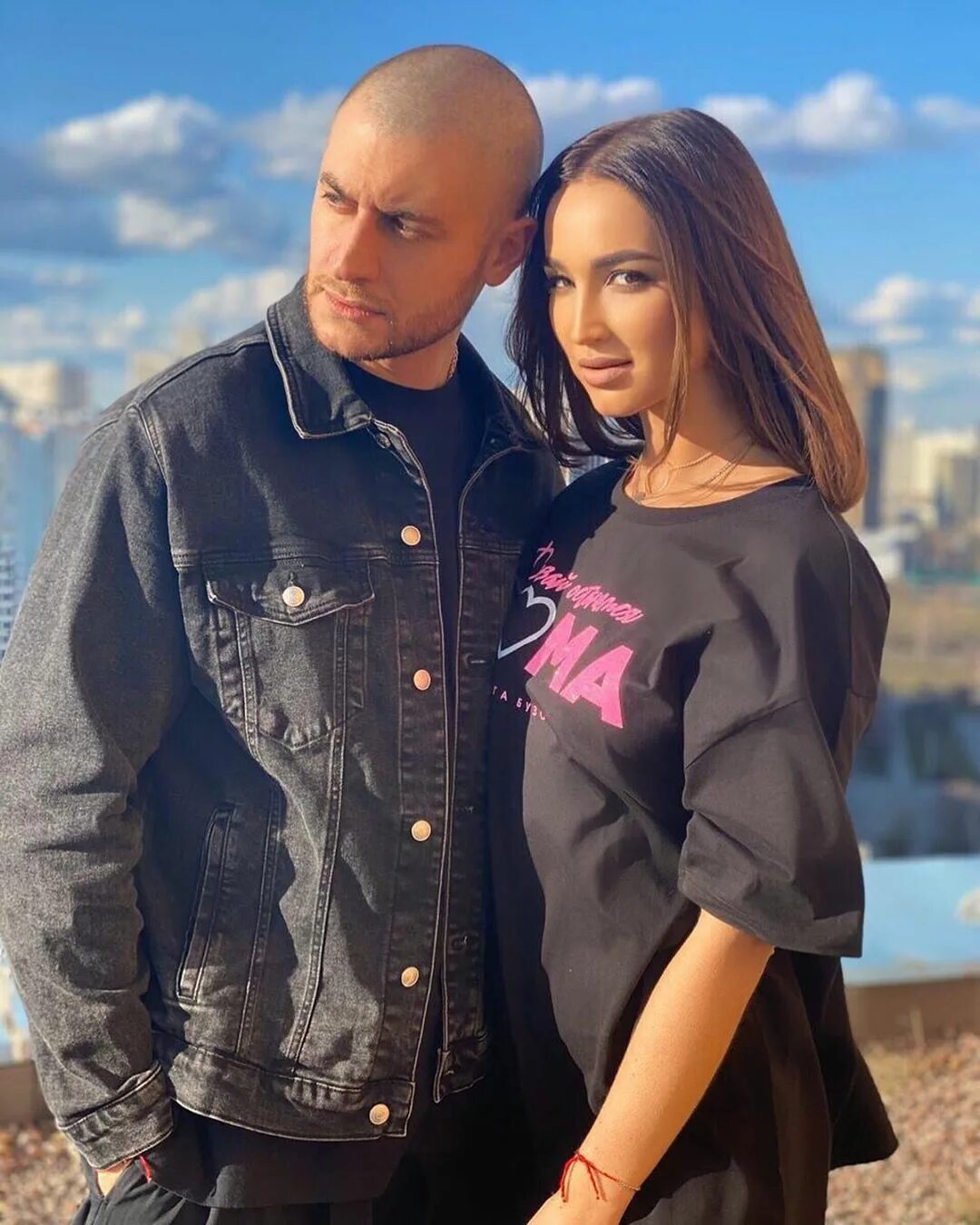 С кем дава. С кем дава. Бузова и манукян. С кем дава. Новая девушка давы.