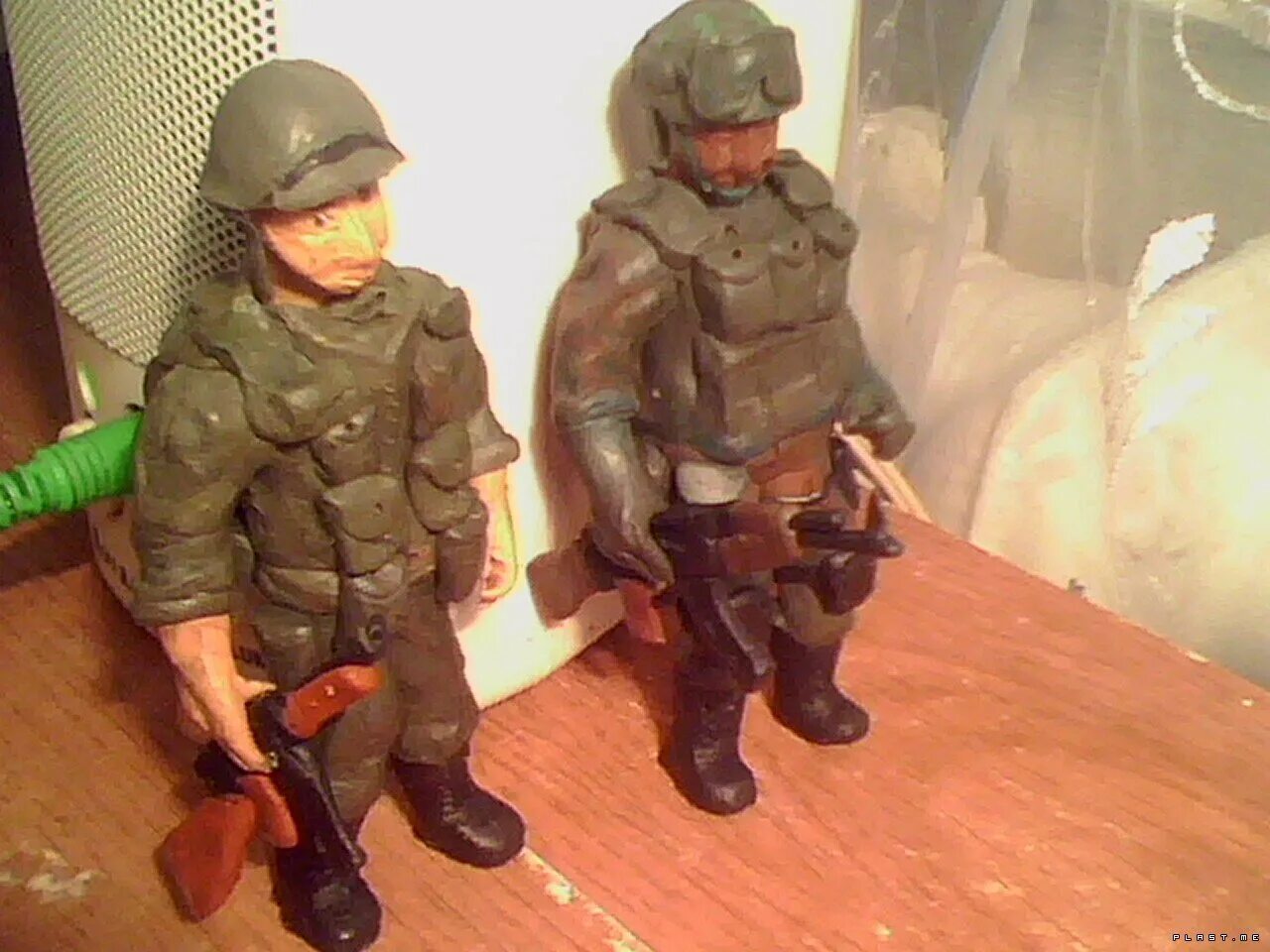 Солдат из пластилина для детей. Сергей киселев солдатики из пластилина. Как слепить солдата. Армия из пластилина, пластилиновые солдаты. Лепка солдатиков из пластилина.