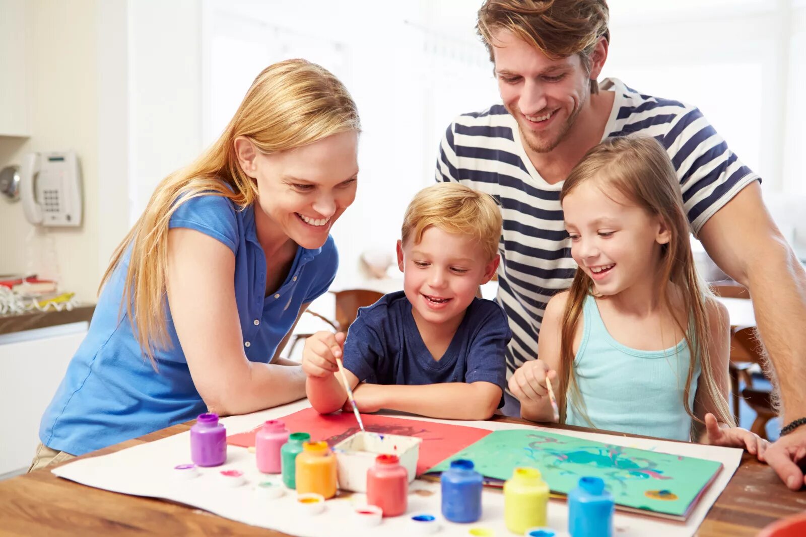 Родители и дети. Семейные занятия. Совместное творчество детей и родителей. Совместные игры с детьми.