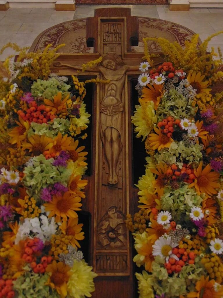 Храм изнесения честных древ животворящего креста господня. Храм изнесения честных древ животворящего креста господня