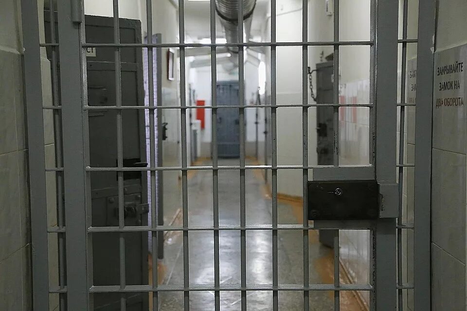 Сотрудник изолятора временного содержания. Сотрудники приморско ахтарского мвд. Тюрьма полиция. Сотрудник изолятора временного содержания. Что такое ивс в сизо.