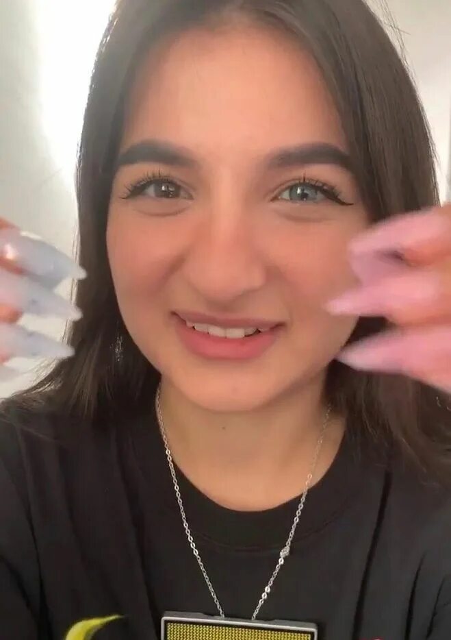 Фото амины без. Амина мирзоева tenderlybae. Блоггер амина мирзоева. Алина мирзоева tenderlybae. Амина tenderlybae мирзоева без маски.