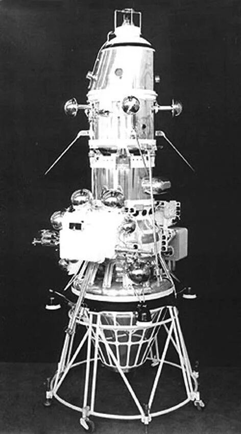 Спутник луна 10. АМС Луна-10. Луна-2 автоматическая межпланетная станция. Луна-1 автоматическая межпланетная станция. Первый искусственный Спутник Луны Луна-10.