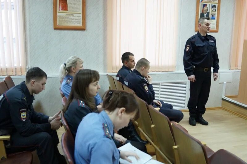 Полиция боровичи. Полицейский участок боровичи. Полицейский участок боровичи. Сайт полиции г боровичи. Начальник полиции боровичи.