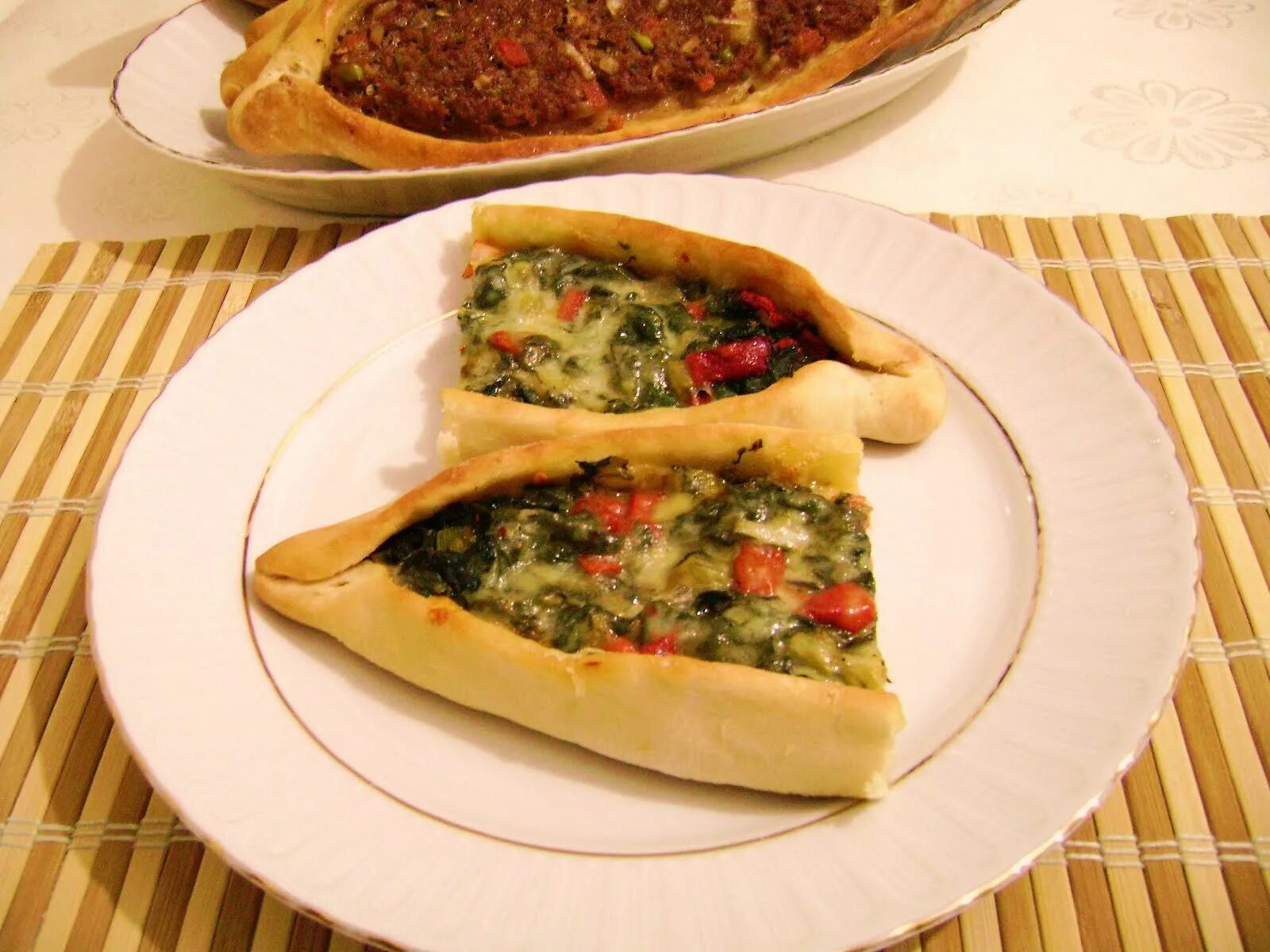 Пиде с рубленым мясом