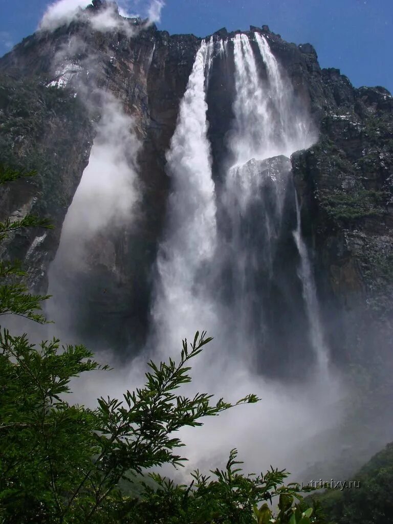 Какой водопад самый высокий. Водопад Анхель Венесуэла. Боливар Венесуэла водопад. Анхель (Angel Falls), Венесуэла. Самый высокий водопад в мире Анхель.
