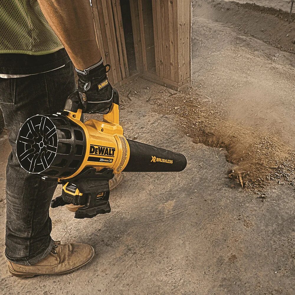 Аккумуляторная воздуходувка dewalt. Dewalt dcm562. воздуходувка dewalt 562. воздуходув деволт 18v аккумуляторный. ветродуйка аккумуляторная деволт.