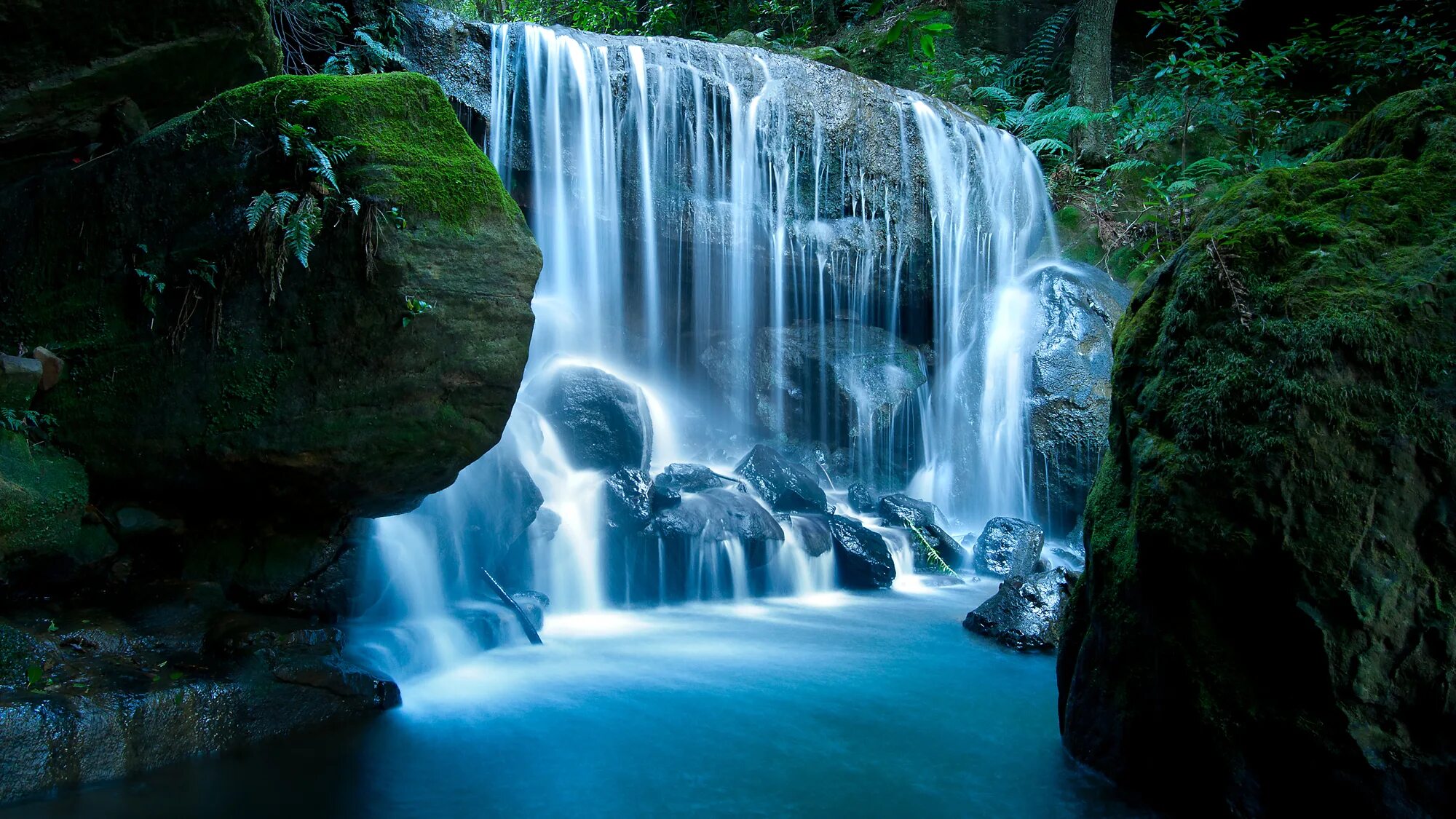Установить картинку. Красивые водопады. Красивые картинки. Самые красивые картины мира. Водопад вечером.