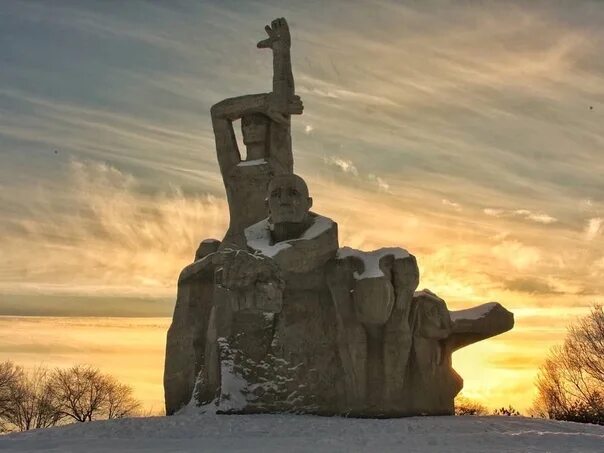 Змиевская балка Ростов на Дону 1942. Мемориал Змиевская балка. Змиёвская балка Ростов-на-Дону. Мемориал жертвам фашизма Змиёвская балка.