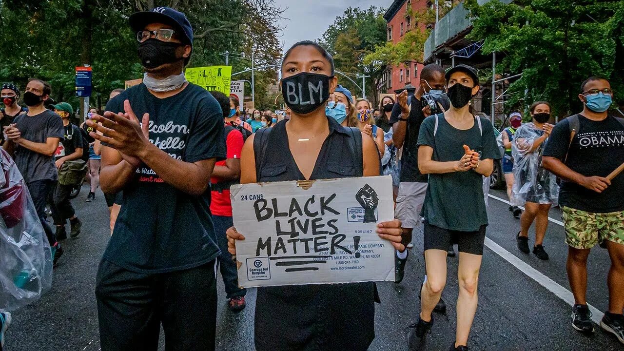Расовое движение в сша. Сша black lives matter. движение black lives matter. black lives matter расисты.