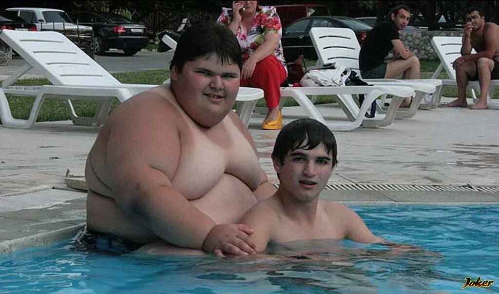 Массивный толстый молодой человек со стриженою. Джамбик Хатохов. Джамбулат Хатохов худой. Самый толстый мальчик в мире Джамбулат Хатохов.