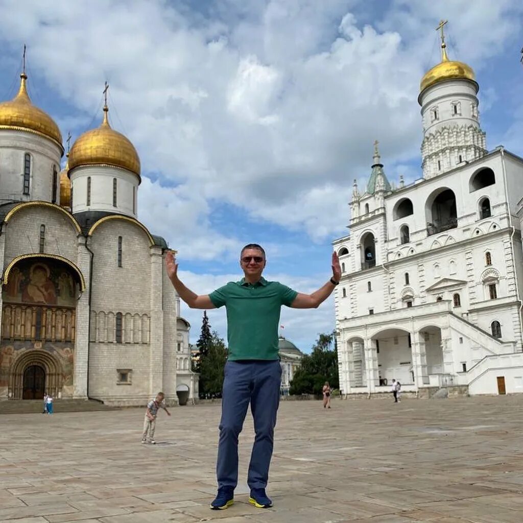 ленинград шнуров - москва, по ком звонят твои колокола. москва по чем звонят твои колокола ленинград слушать. москва златые купола. москва почём твои златые купола. москва почем твои златые.