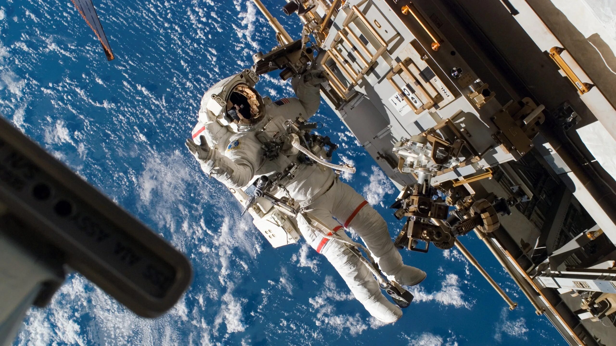 Какой из кораблей летал в космос. Международная Космическая станция МКС. НАСА МКС. Космонавты в невесомости на МКС. МКС-70 НАСА.