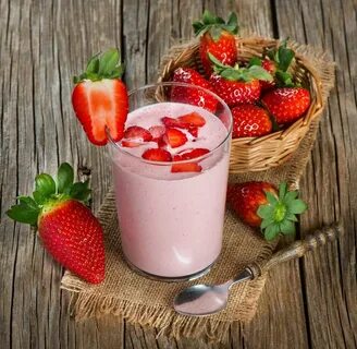 Йогурт с клубникой