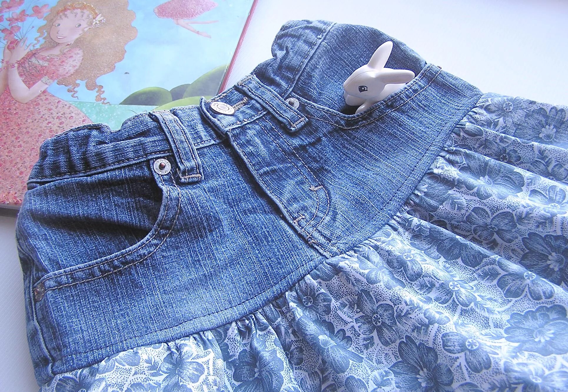 Джинсовые юбки из старых джинс. Джинсовая юбка из старых джинсов. Джинсовая юбка для девочки. Джинсовая юбка на девочку из старых джинс.