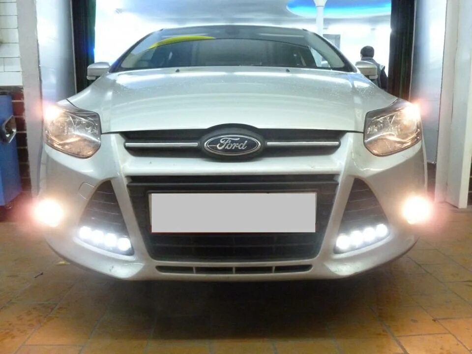 ДХО Ford Focus 3. Ford Focus 2011 ходовые огни. Форд фокус 3 дневные ходовые. Ходовые огни Ford Focus 3.