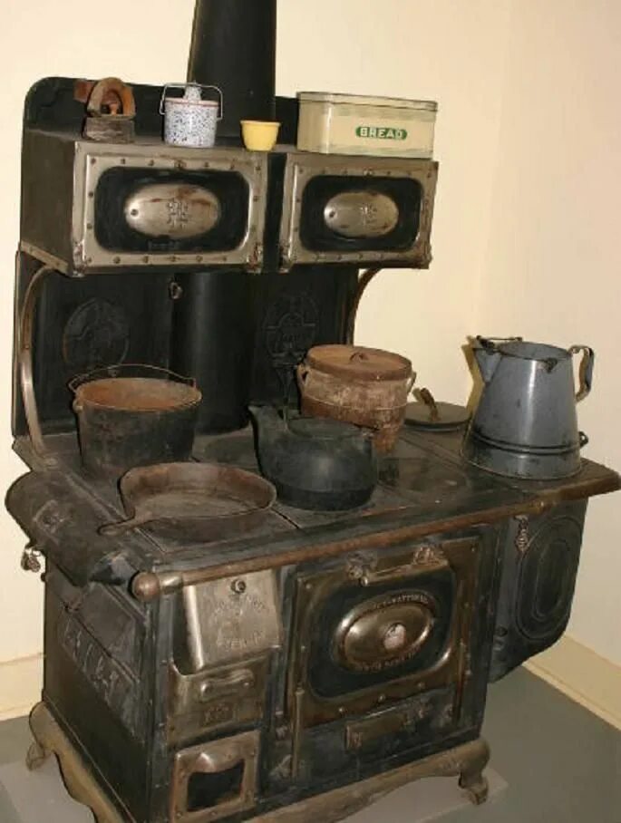 Купить старую печку. Cast Iron Stove печь. Старинная печь Taunton Iron. Чугунные печи 19 века. Старинные кухонные плиты.