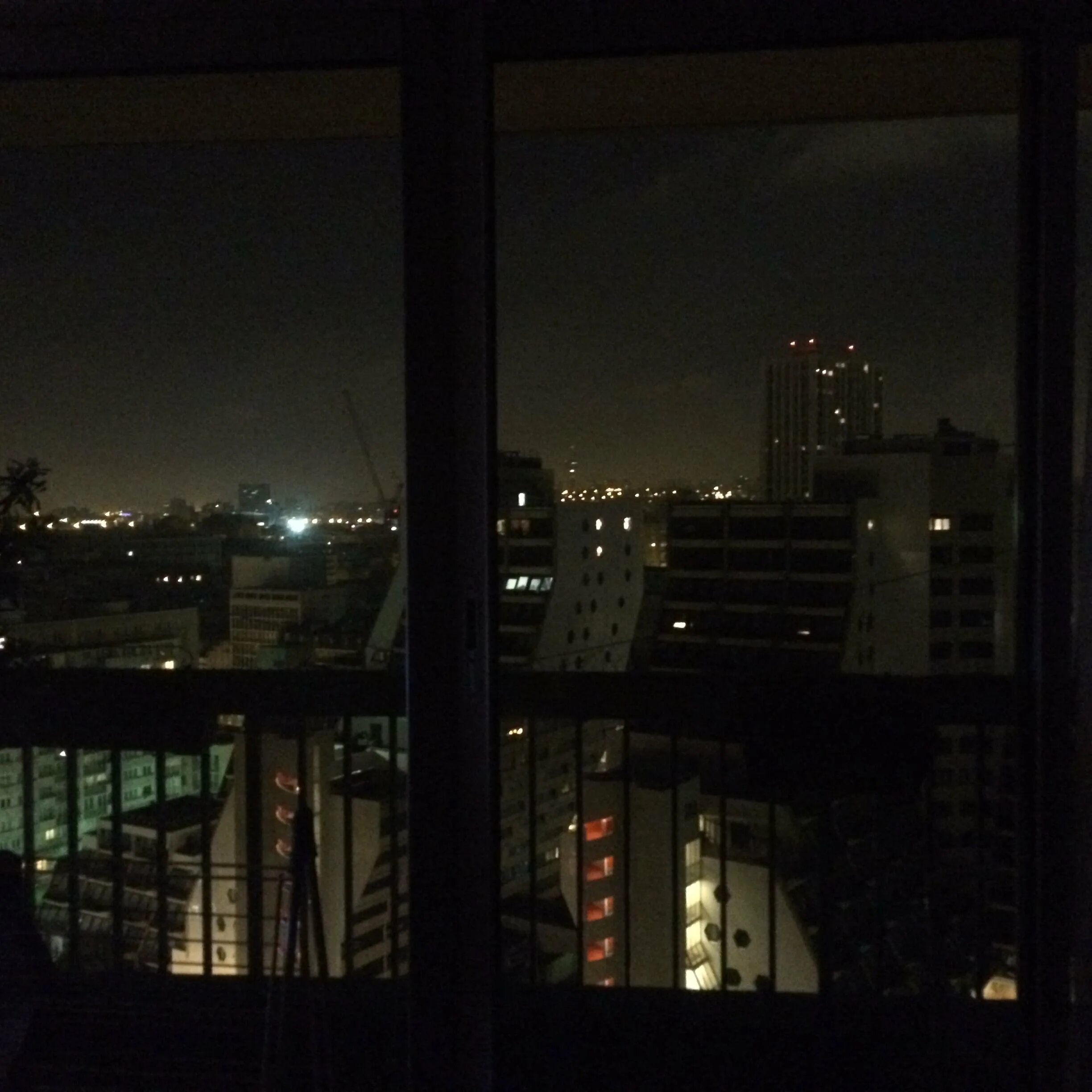Звуки ночью в квартире. Вид ночного города из окна. Вид из окна ночью. Вид из окна на ночной город. Ночной вид с балкона.