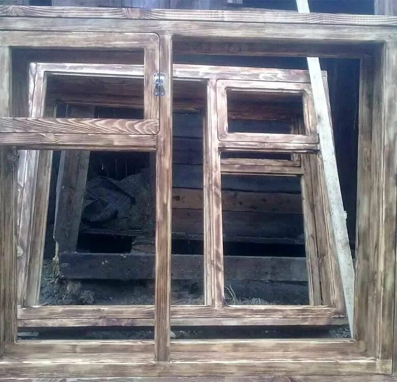 старые деревянные оконные рамы. старая оконная рама. деревянная оконная рама. советские деревянные окна. деревянные рамы для окон.