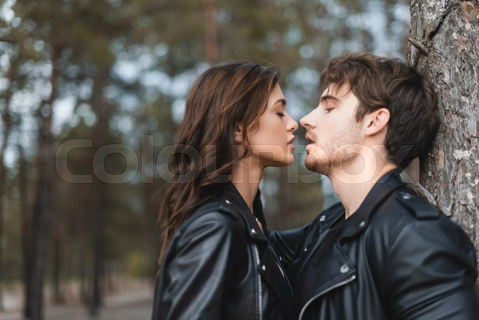 Brunette kiss