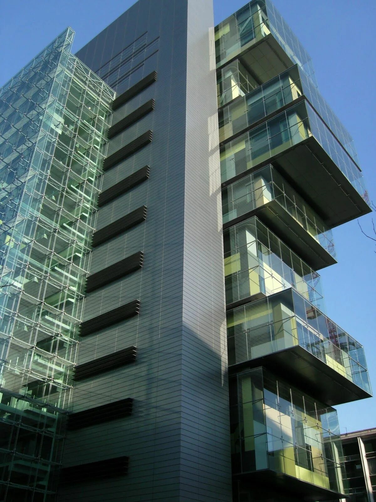 Манчестер (жилой небоскреб «beetham tower»). Весы юстиции. Civil justice. Denton corker marshall. Civil justice.