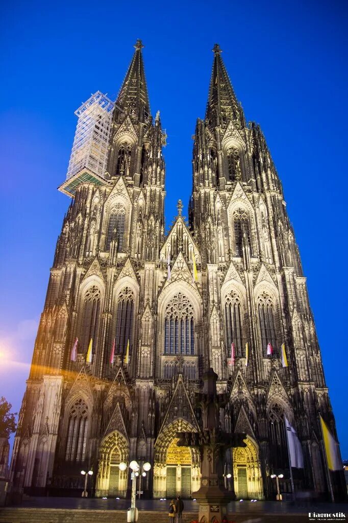 готика архитектура кельнский собор. собор в руане западный фасад. кёльнский собор (петра и марии). ульм мюнстерский готический собор. готика архитектура ульмский собор.