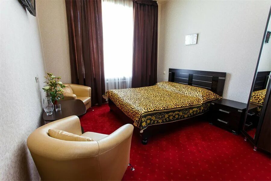 гостиницы кирова адреса. киров отели 3 звезды. арт отель киров. отель классик киров. гостиница губернская киров фото.