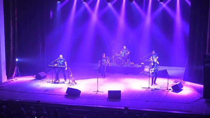 Группа рок-острова. Солист гр рок острова. Рок острова три танкиста. Солист группы рок острова. Рок острова.