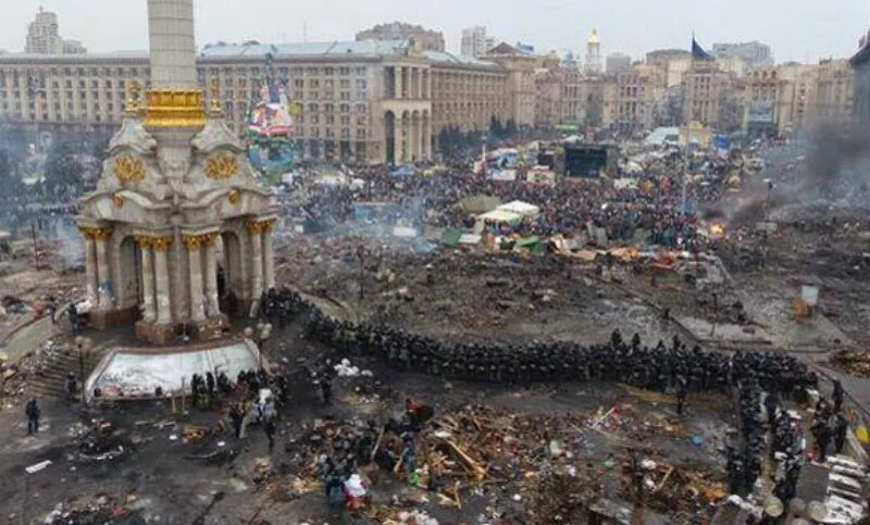 Киев площадь независимости Евромайдан. Майдан Украина 2014 площадь. Киев Майдан 2000. Украина 2014 площадь Незалежности Майдан. Что говорит киев сейчас