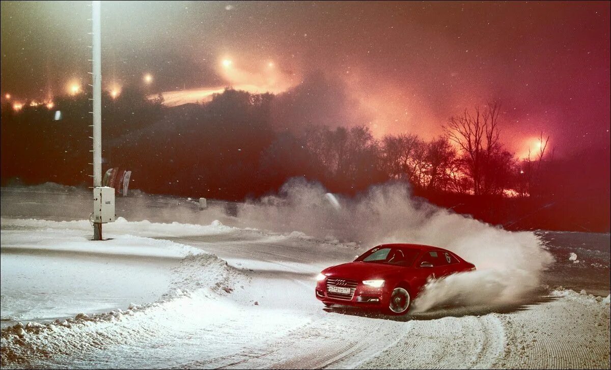 Drifting snow. Машина зимой. Машина в заносе зимой. Машина зимой в городе. Машина дрифт в снегу.