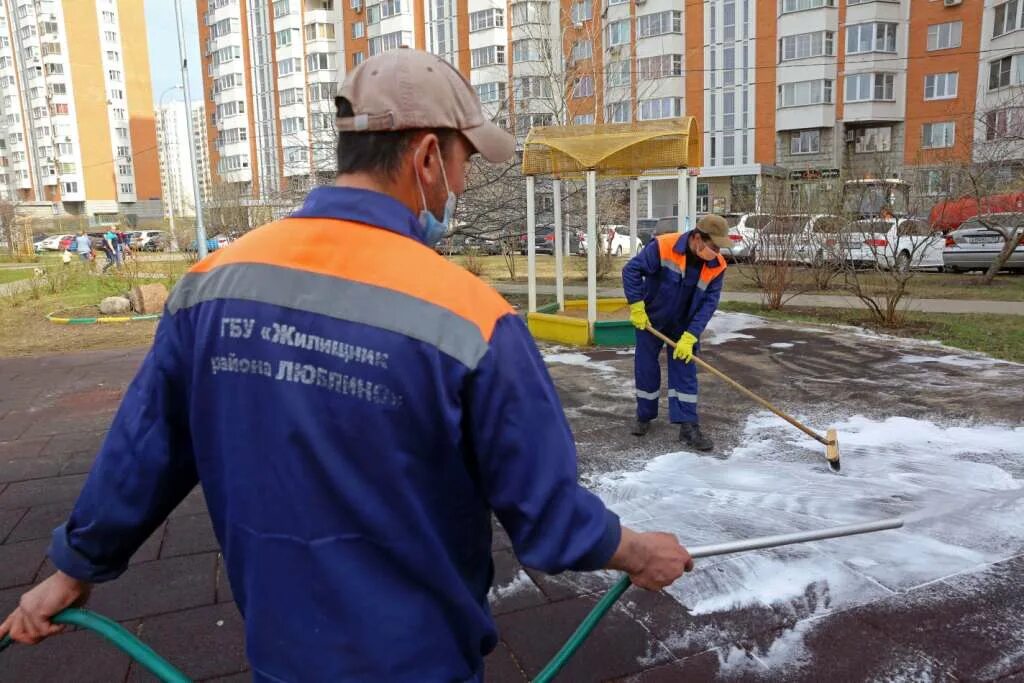 Сотрудники жкх. Уборка территории. Коммунальные службы. Дворник. Уборщик улиц.