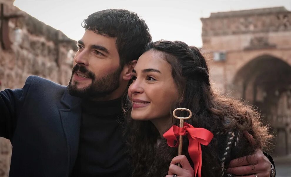 Ветреный турецкий сериал. Любовь напоказ айше и керем. Миран в ветренный сериал. Сериал ветреный миран. Турецкие сериалы 2022 ветреный.