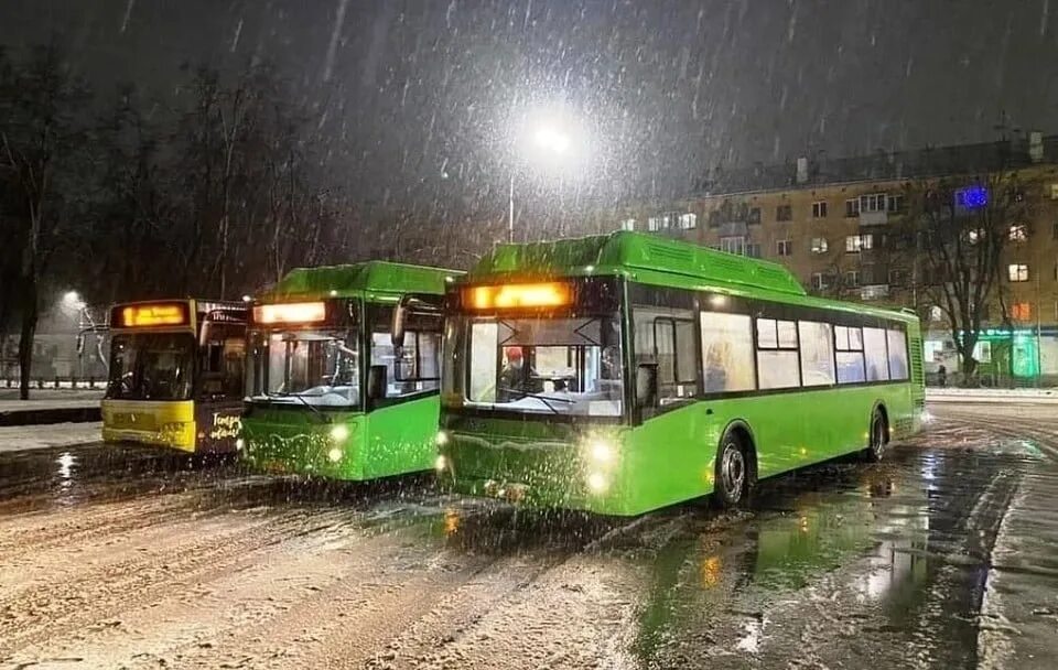 Автобус Псков. Новые зеленые автобусы Псков. Автобусы в Пскове фото.