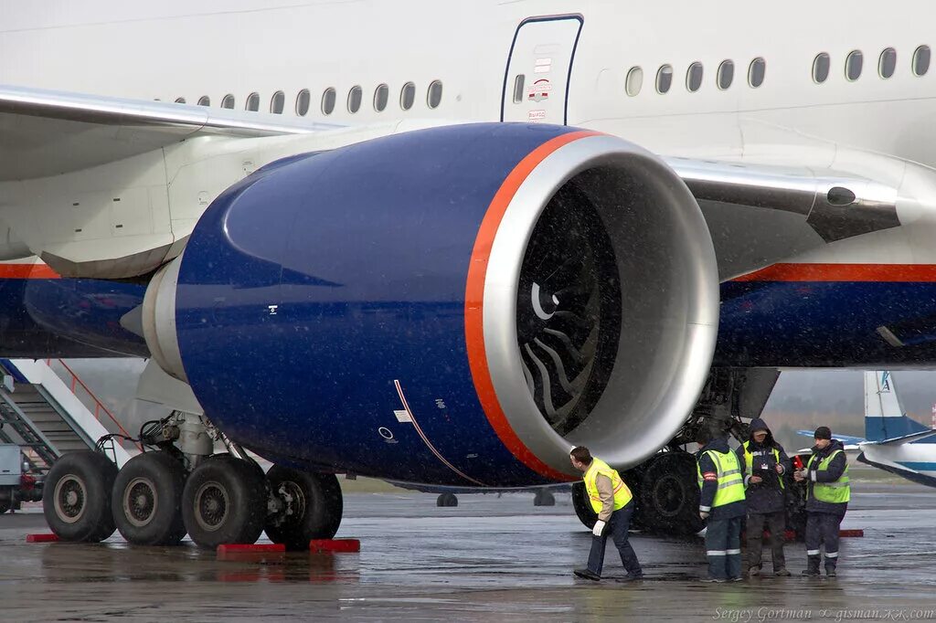 Boeing 777 двигатель. Boeing 777 300er турбина. Боинг 777-300 двигатель. Авиадвигатель Боинг 777