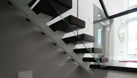 Лестницы на монокосоуре из металла