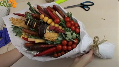 Букет мужчине из продуктов пошагово