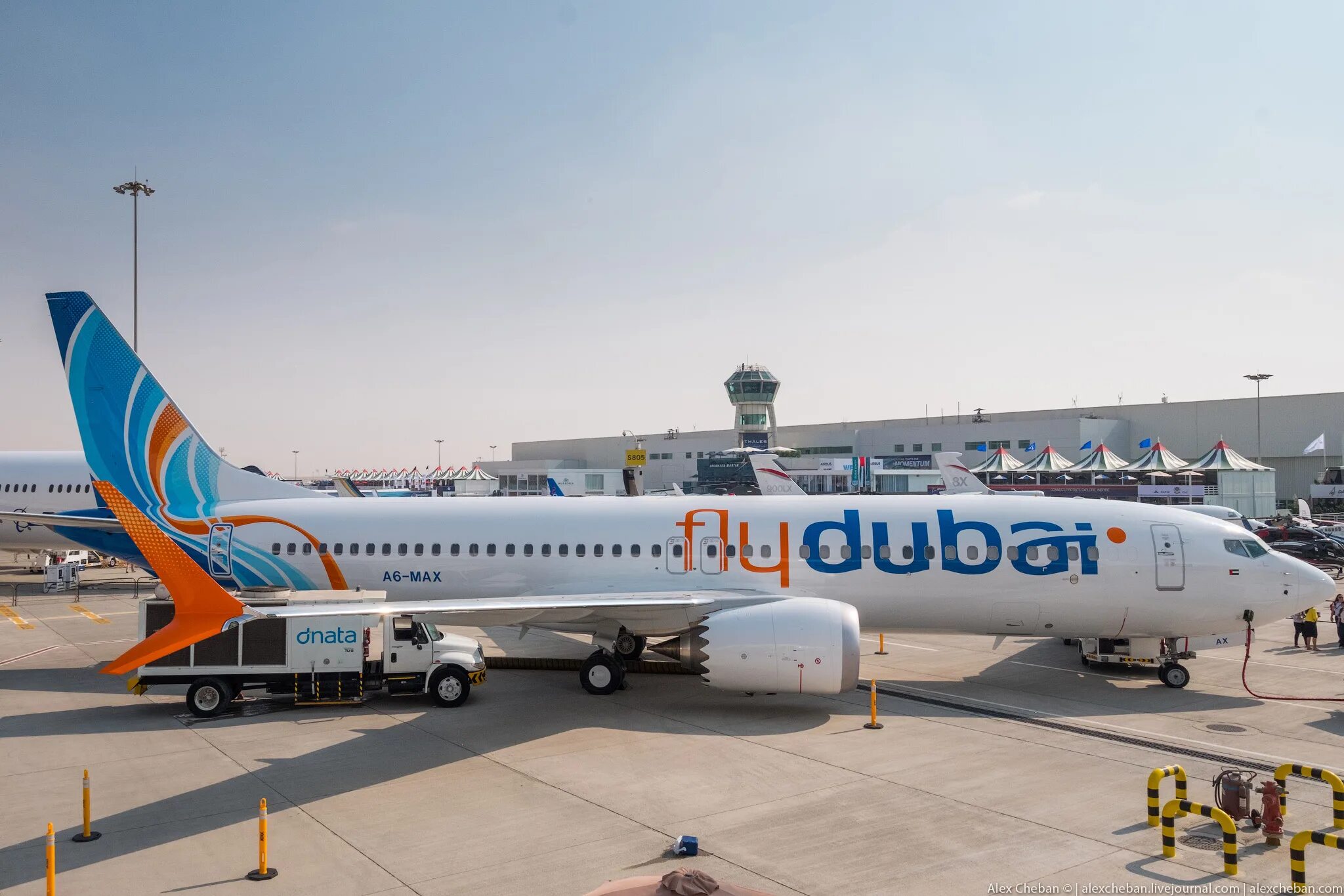 Fly dubai рейс. Fly Dubai Boeing 737. Самолёт Боинг 737 flydubai. Боинг 737 Max Fly Dubai. Боинг 737 Макс Флай Дубай.