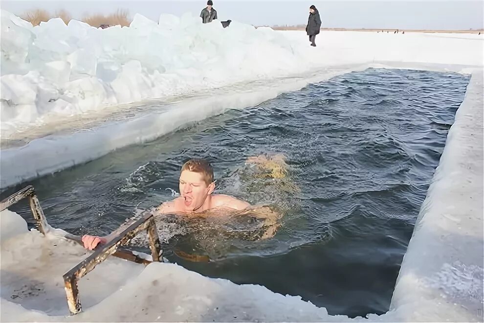 Аквайс песок фото. Улётное видео по русски 2012. Морж в проруби. Смотрит в полынью. Мадагаскар семилуки прорубь.