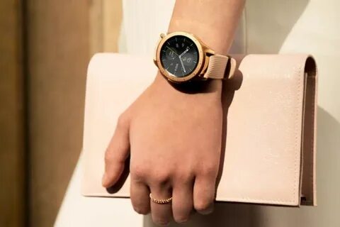 Samsung watch на руке