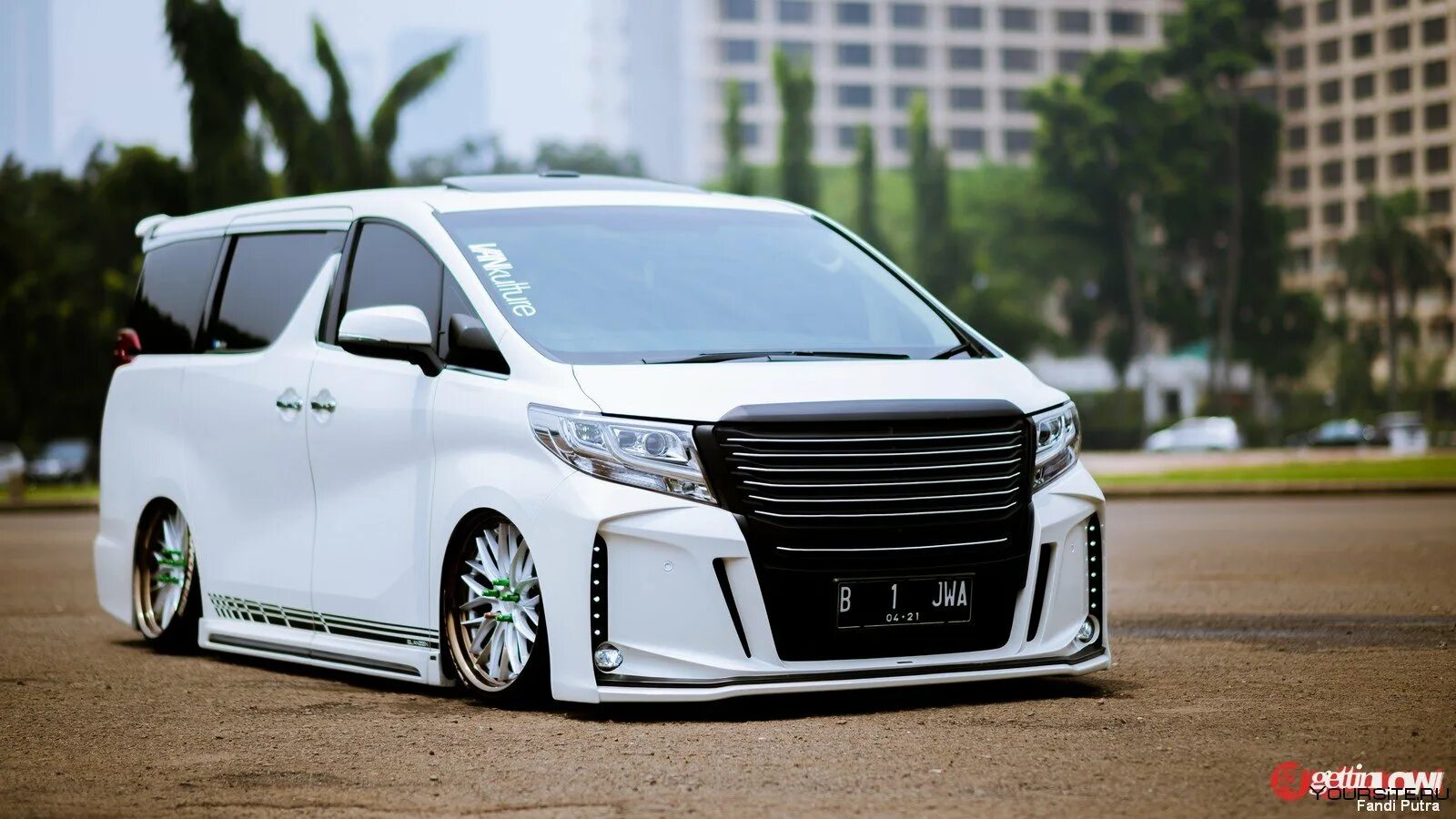 Тойота альфард 2008. Обвес Тойота альфард 2020. Тойота альфард 2022. Toyota Alphard 2018 stance. Отличается альфард