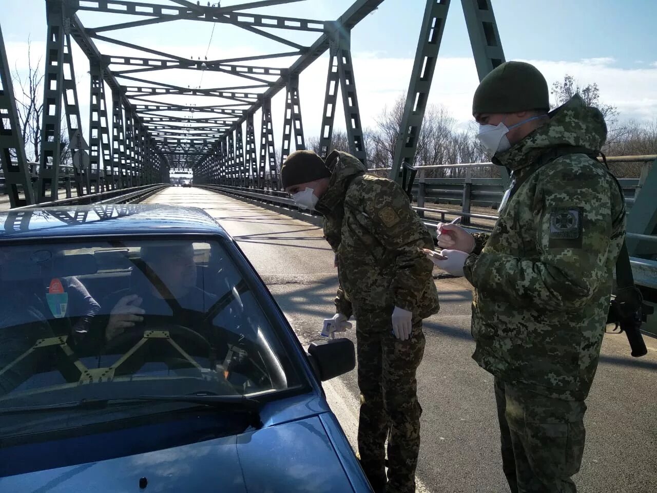 Граница украины и словакии. Блокпост на границе с украиной. Армянск сейчас. Обстановка на границах украины сегодня. Словацко-украинская граница.